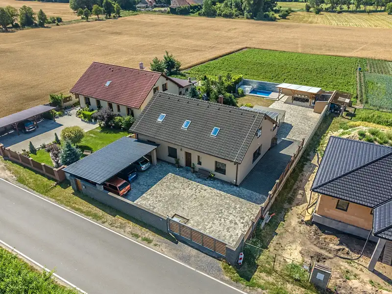 Prodej rodinného domu 174 m², pozemek 1000 m², Velký Borek – náhled fotky 1