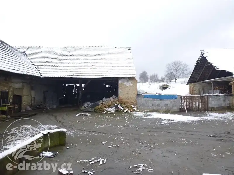 Dražba rodinného domu 1267 m², pozemek 8040 m², Rudná – náhled fotky 3