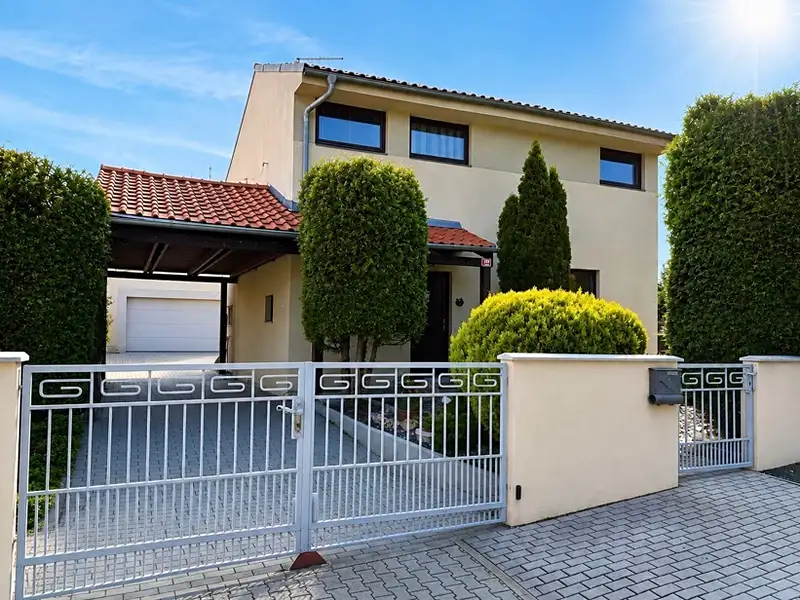 Prodej rodinného domu 130 m², pozemek 565 m², Zlončice – náhled fotky 1