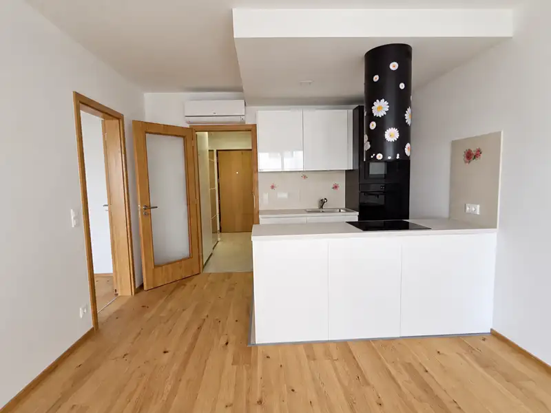 Pronájem bytu 2+kk, 55 m², Praha 8, Praha