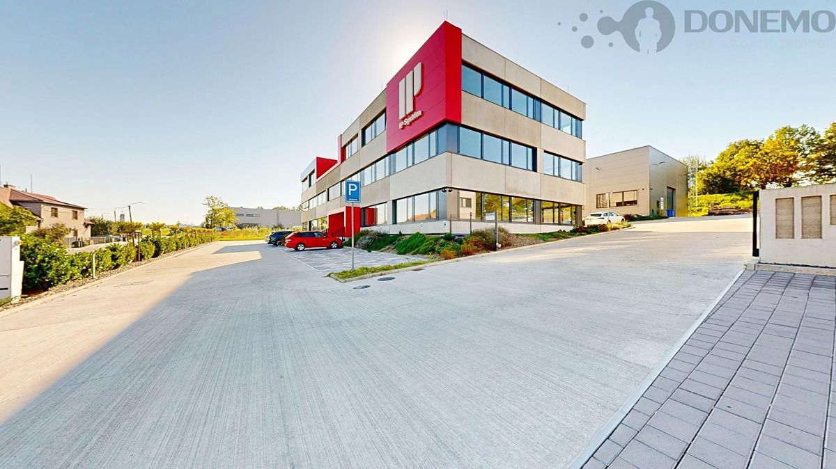 Pronájem kanceláře 730 m²