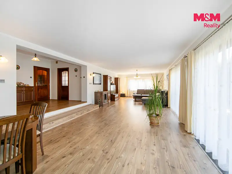 Prodej rodinného domu 230 m², pozemek 1420 m², Praha – náhled fotky 2