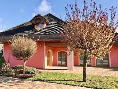 Prodej rodinného domu 295 m², pozemek 2077 m²