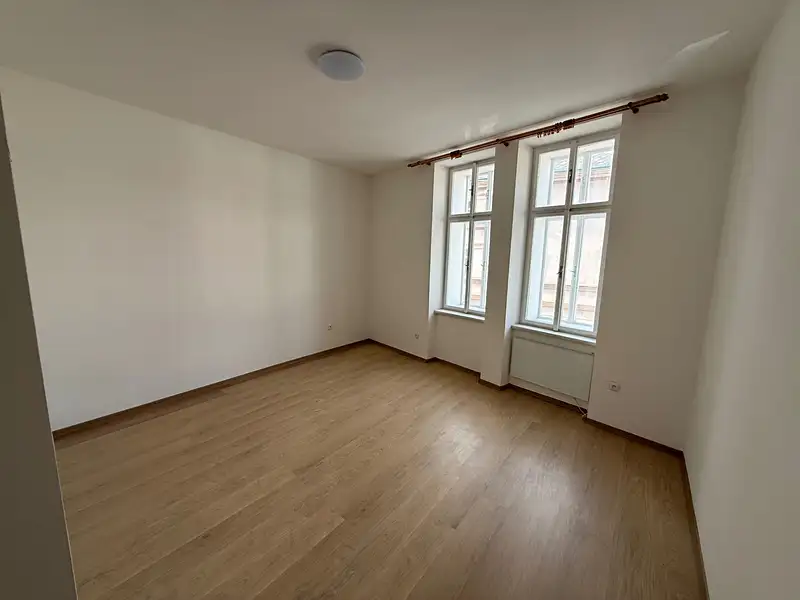 Pronájem bytu 2+1 45 m², Jičín – náhled fotky 2
