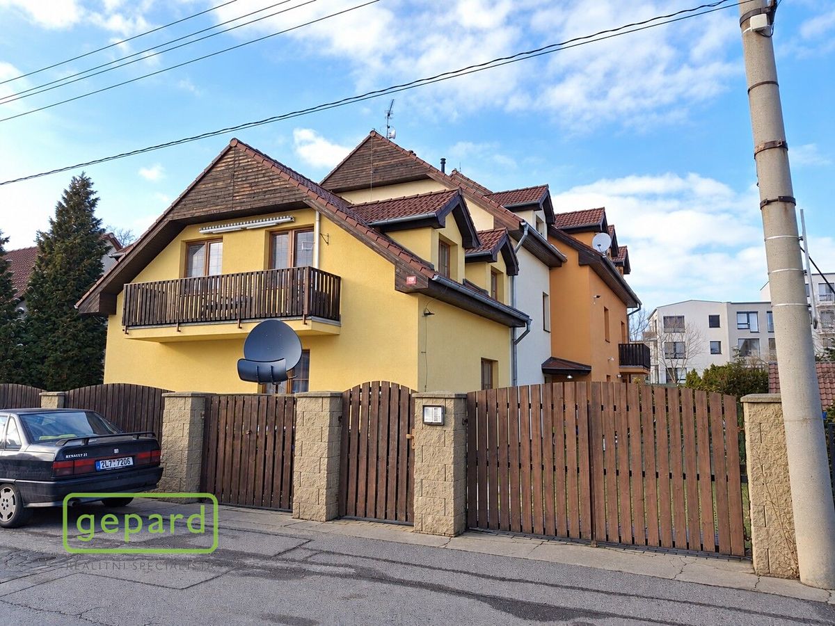 Pronájem bytu 1+kk 21 m² – fotografie 2