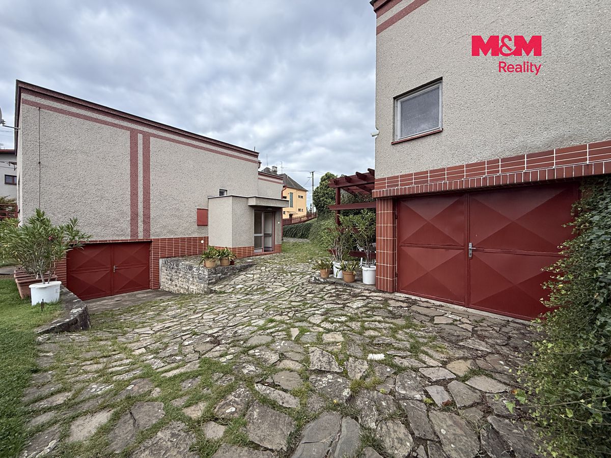Pronájem rodinného domu 220 m², pozemek 968 m² – fotografie 3