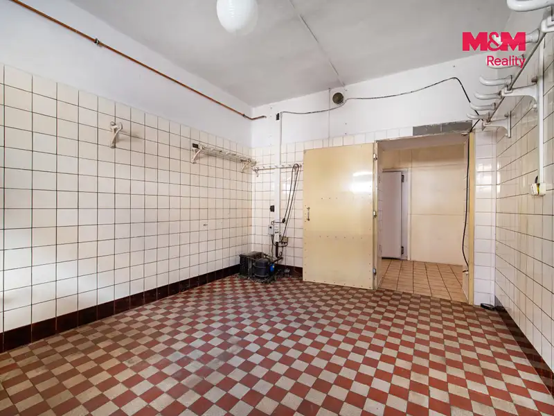 Prodej obchodního prostoru 214 m², Svratka – náhled fotky 2