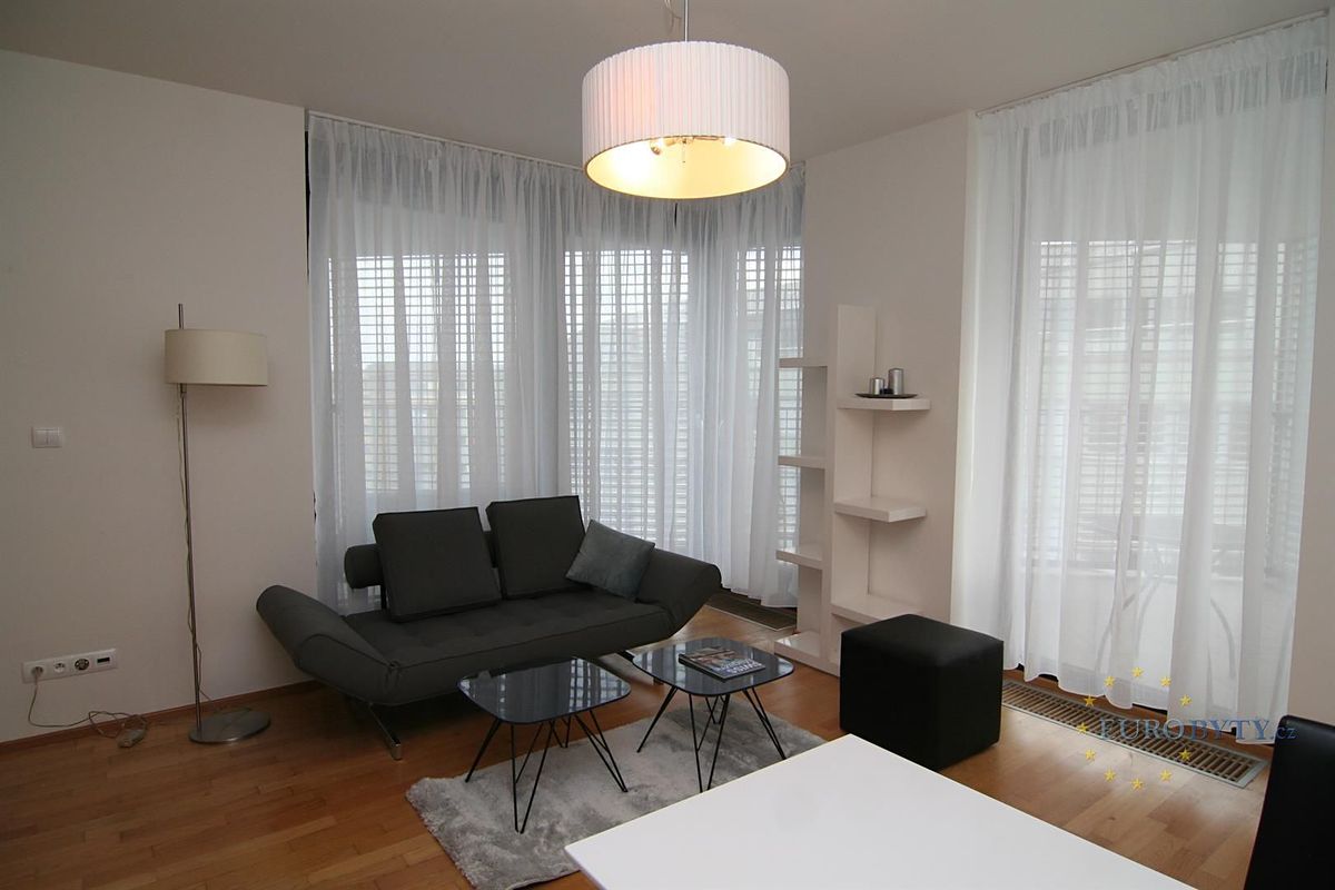Pronájem bytu 2+kk 70 m² – fotografie 3