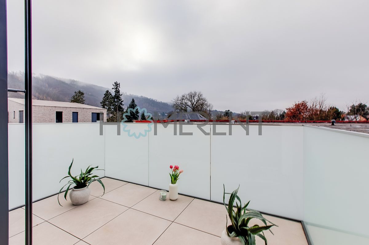 Pronájem bytu 1+kk 33 m² – fotografie 3