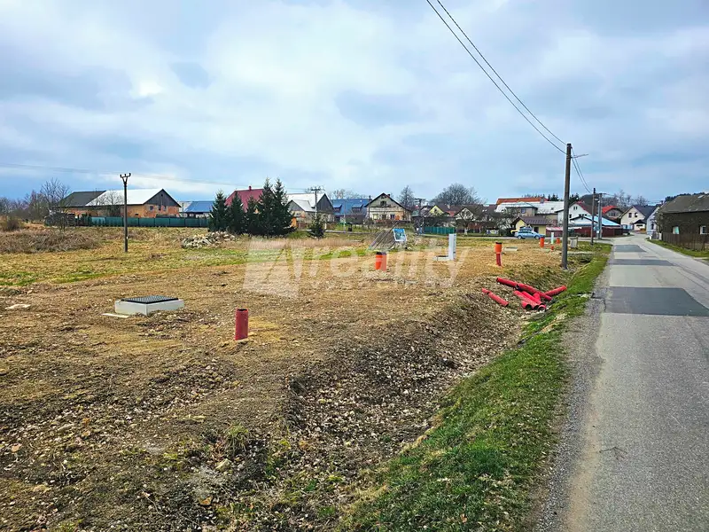 Prodej stavebního pozemku 2195 m², Lhotka – náhled fotky 1