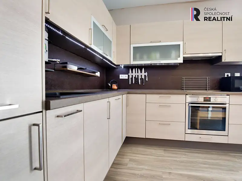 Prodej rodinného domu 197 m², pozemek 636 m², Podbořany – náhled fotky 3