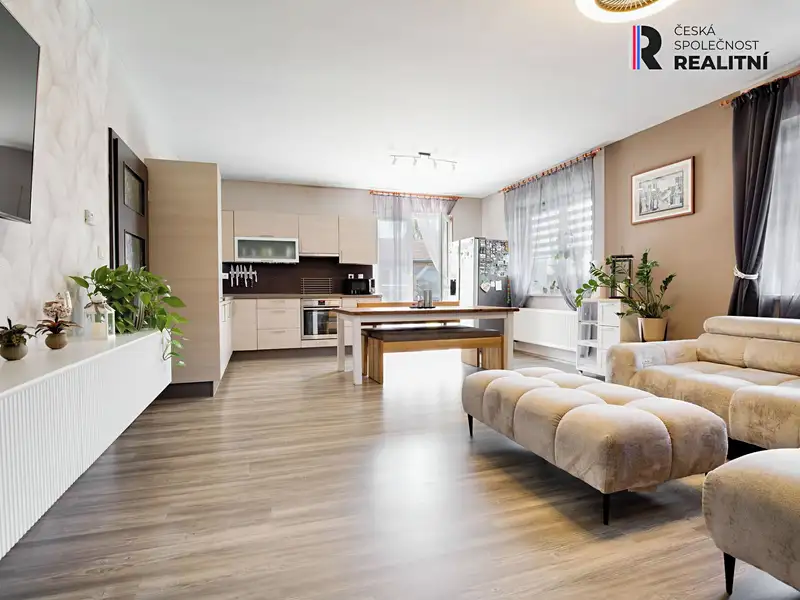 Prodej rodinného domu 197 m², pozemek 636 m², Podbořany – náhled fotky 2