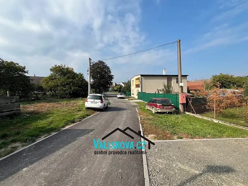 Prodej stavebního pozemku 936 m², Střížovice – náhled fotky 1