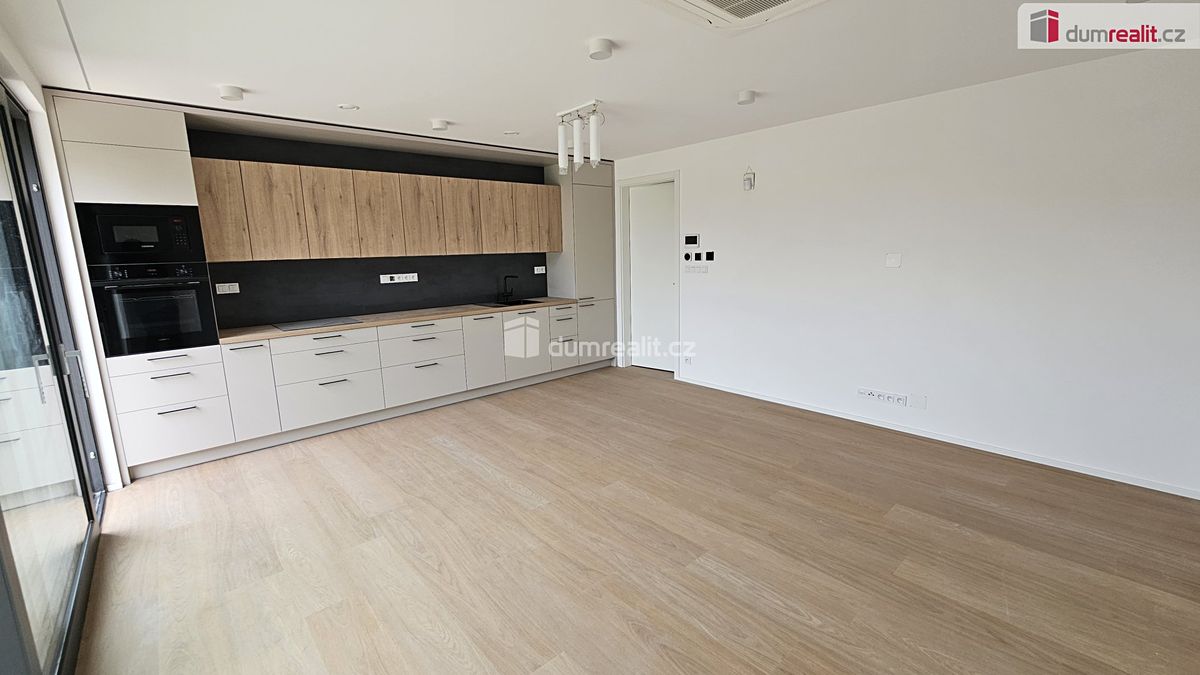Pronájem bytu 2+kk 72 m² – fotografie 4