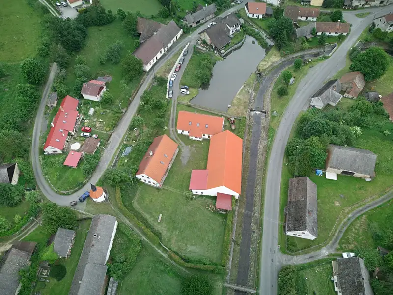 Prodej rodinného domu 450 m², pozemek 2500 m², Čmelíny – náhled fotky 1
