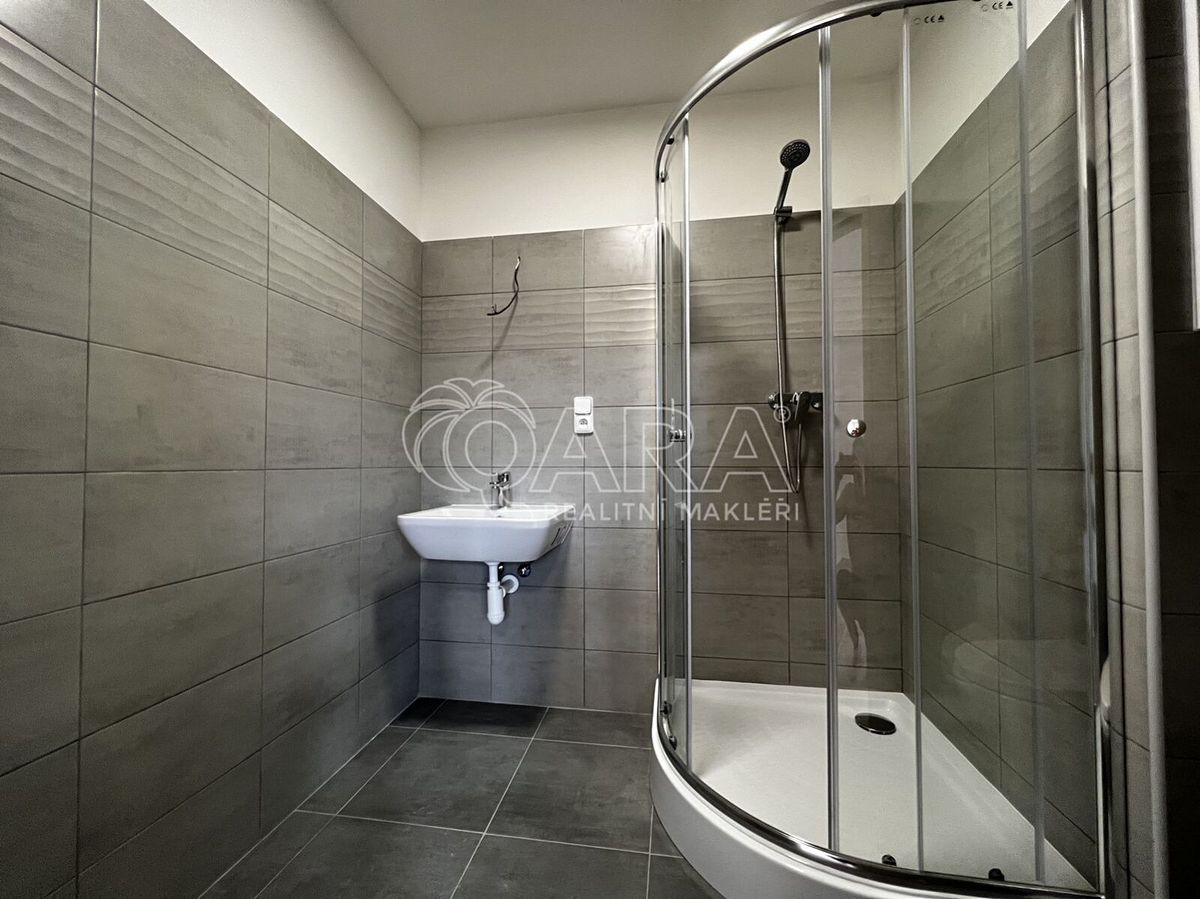 Pronájem bytu 1+kk 38 m² – fotografie 3