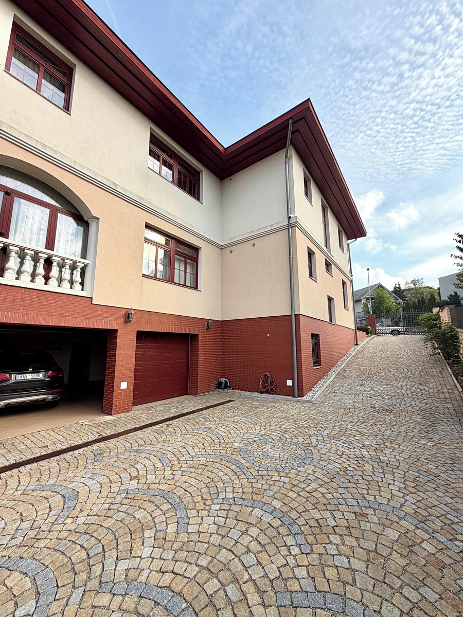 Prodej vily 400 m², pozemek 794 m² – fotografie 4