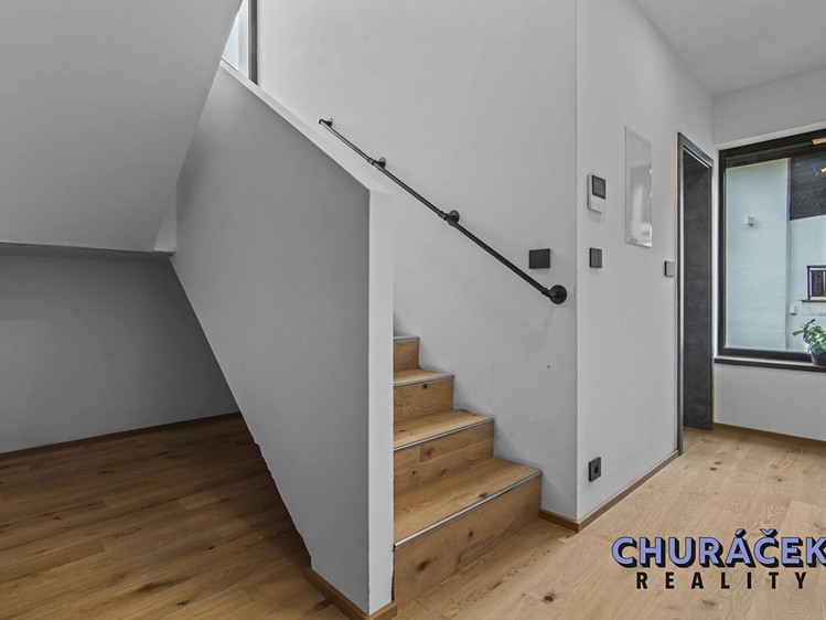 Prodej komerčního prostoru, 303 m² (48 z 79)