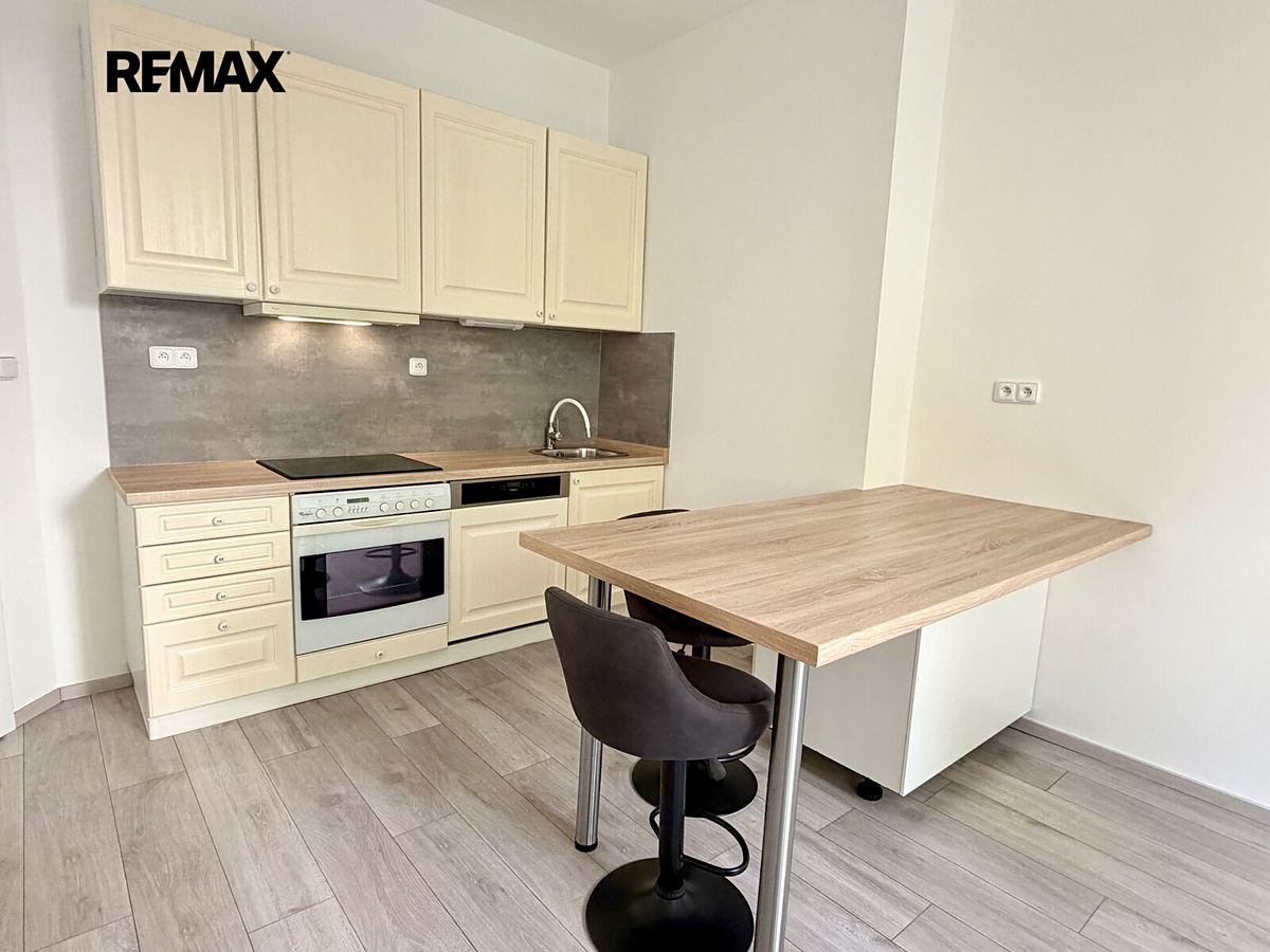 Pronájem bytu 2+kk 45 m² – fotografie 2