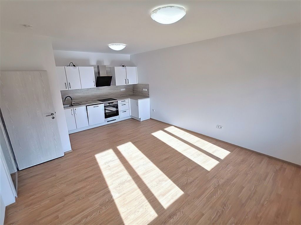 Pronájem bytu 2+kk 56 m² – fotografie 2