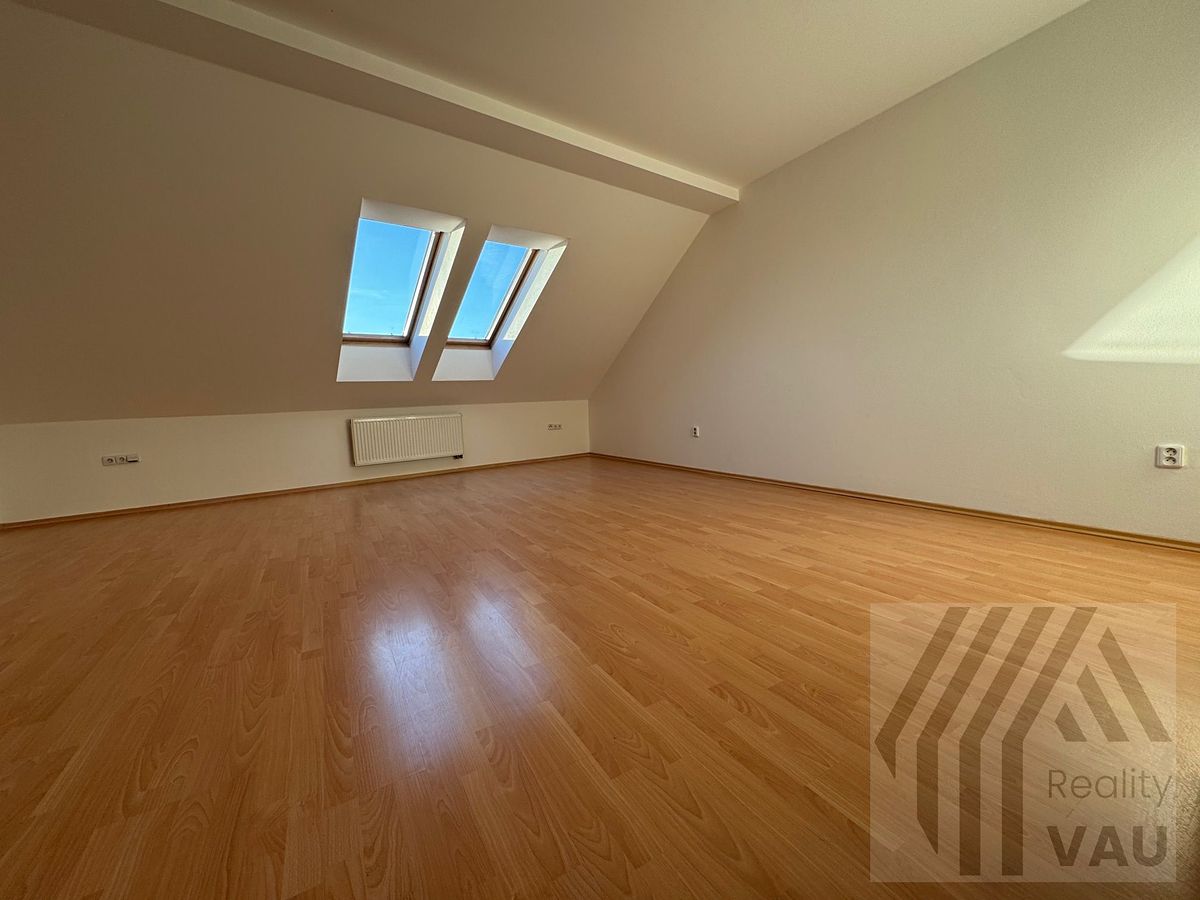 Pronájem bytu 1+kk 37 m² – fotografie 2