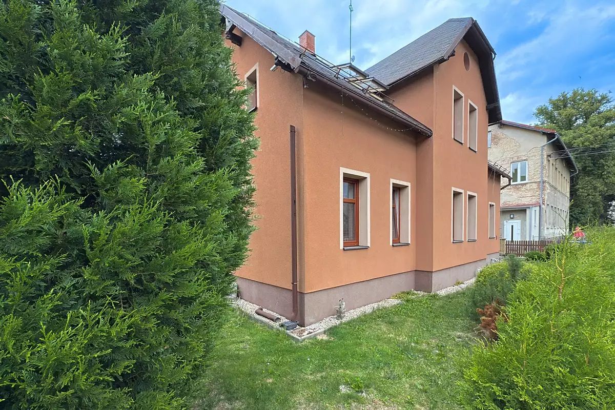 Prodej rodinného domu 177 m², pozemek 1575 m² – fotografie 2