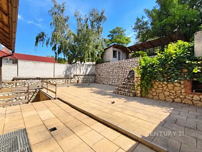 Prodej rodinného domu 210 m², pozemek 2331 m²