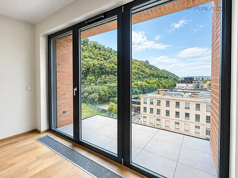 Pronájem bytu 2+kk 56 m², Praha – náhled fotky 3