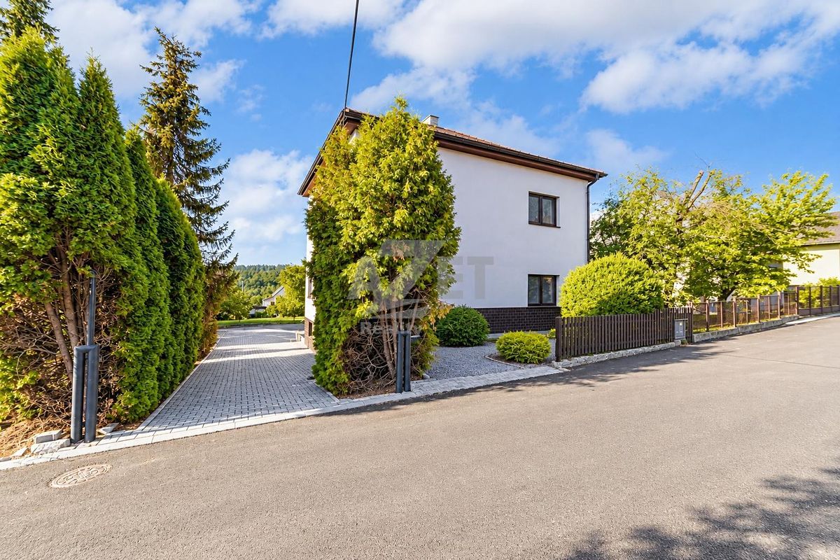 Prodej rodinného domu 420 m², pozemek 1339 m² – fotografie 3