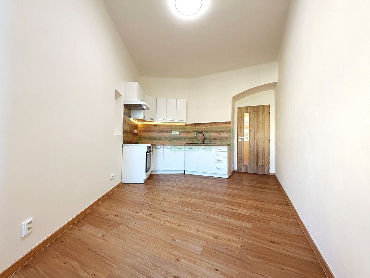 Pronájem bytu 2+kk 38 m² – fotografie 2