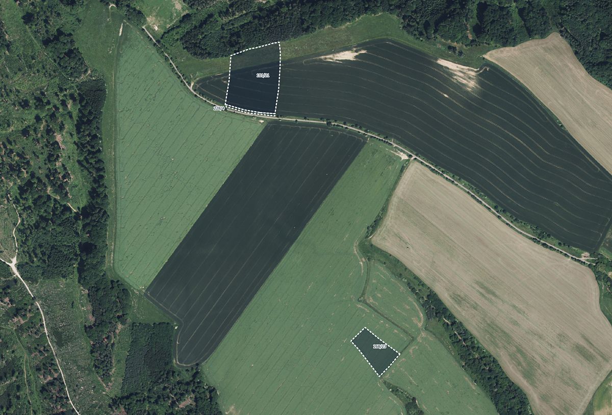 Prodej pole 16086 m², Mukařov – fotka 1 z 3