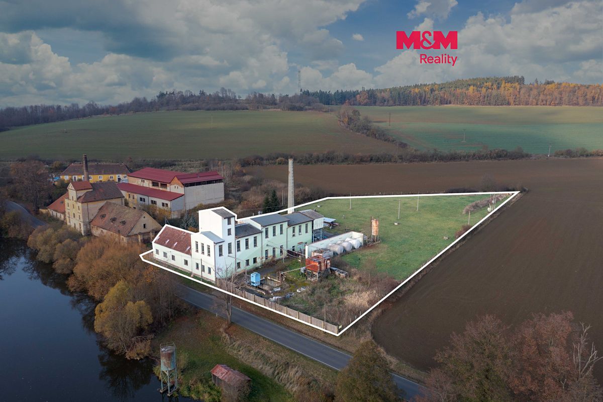Prodej výrobní haly, prostoru 762 m²