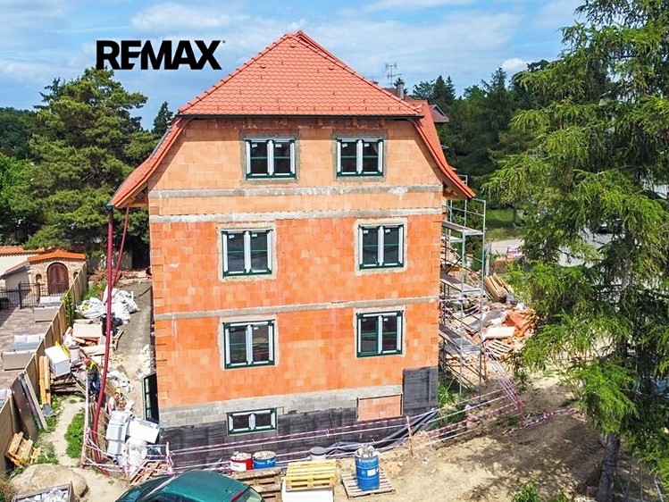 Prodej komerčního prostoru, 53 m² (2 z 25)