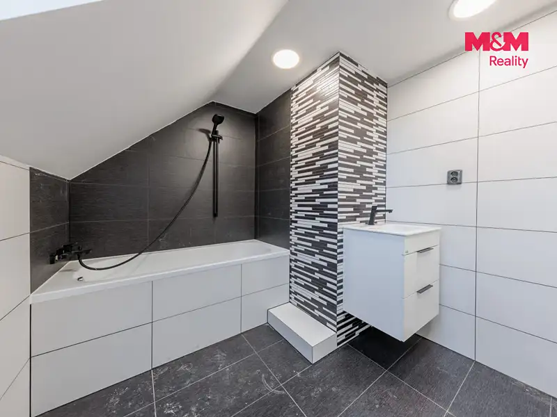 Prodej chalupy 248 m², pozemek 1066 m², Horní Slavkov – náhled fotky 3