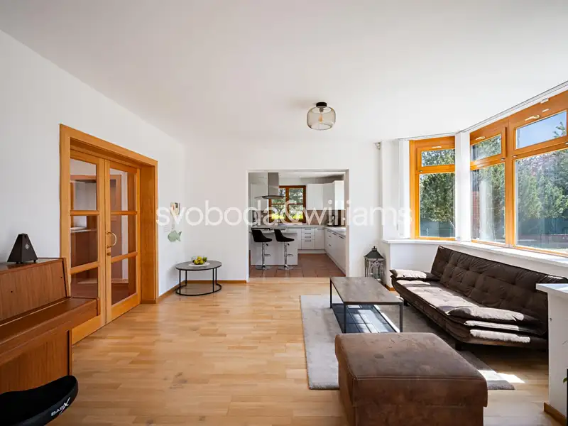 Prodej rodinného domu 389 m², pozemek 1245 m², Průhonice – náhled fotky 3