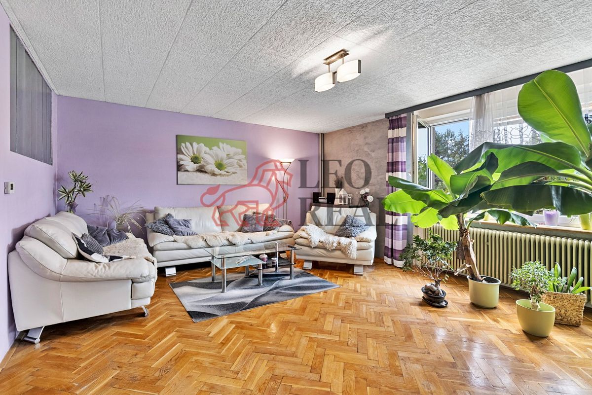 Prodej rodinného domu 160 m², pozemek 279 m² – fotografie 2