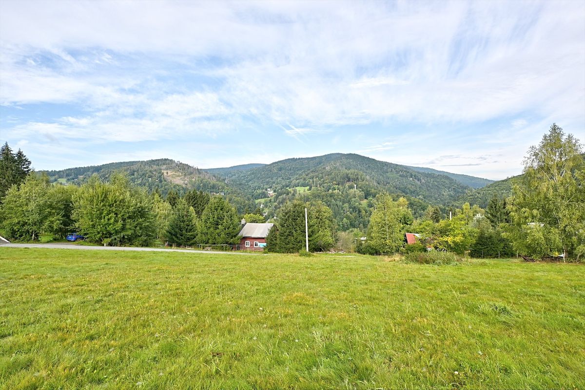 Prodej stavebního pozemku 2331 m²