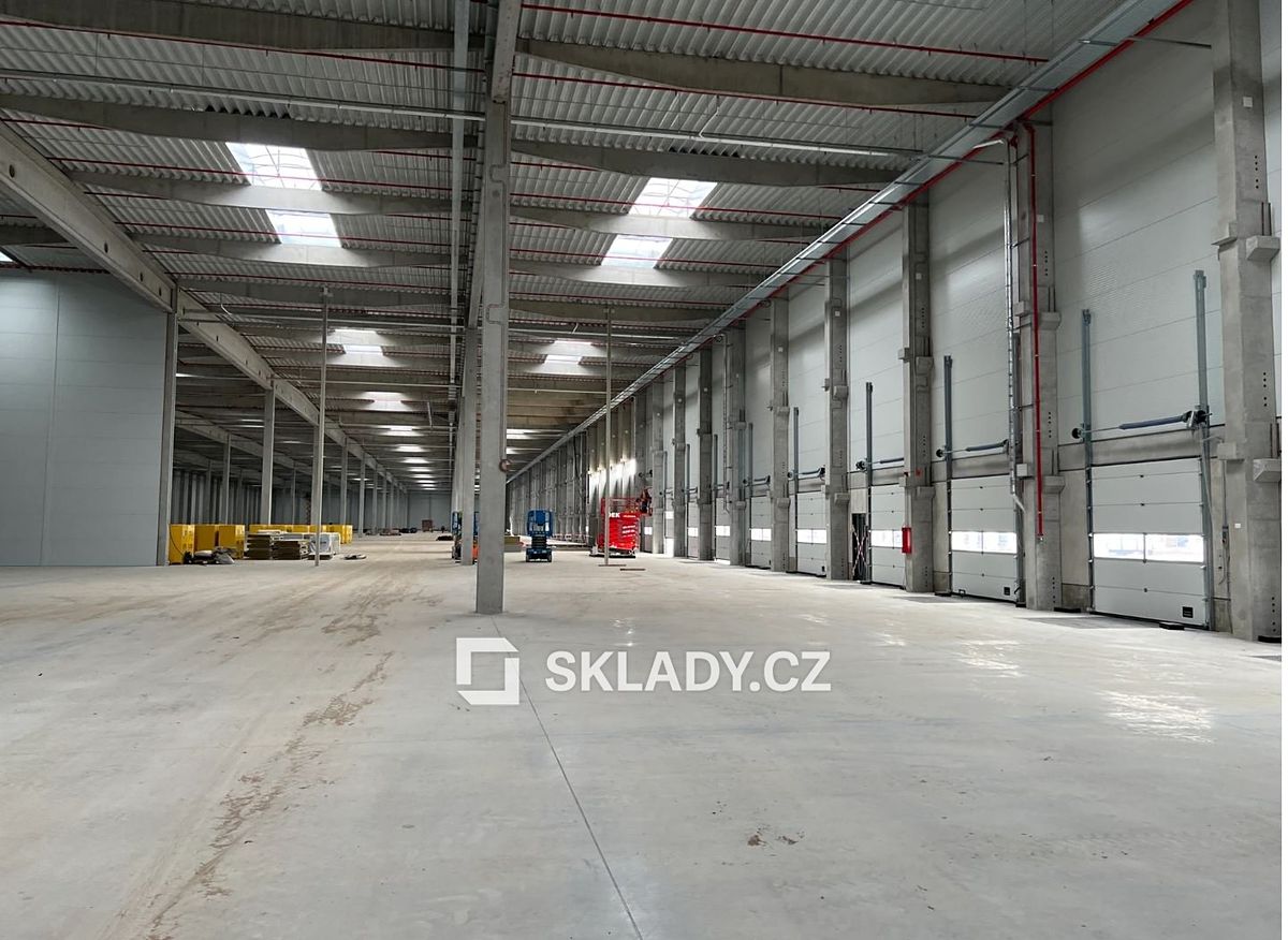 Pronájem skladového prostoru 4100 m² – fotografie 3