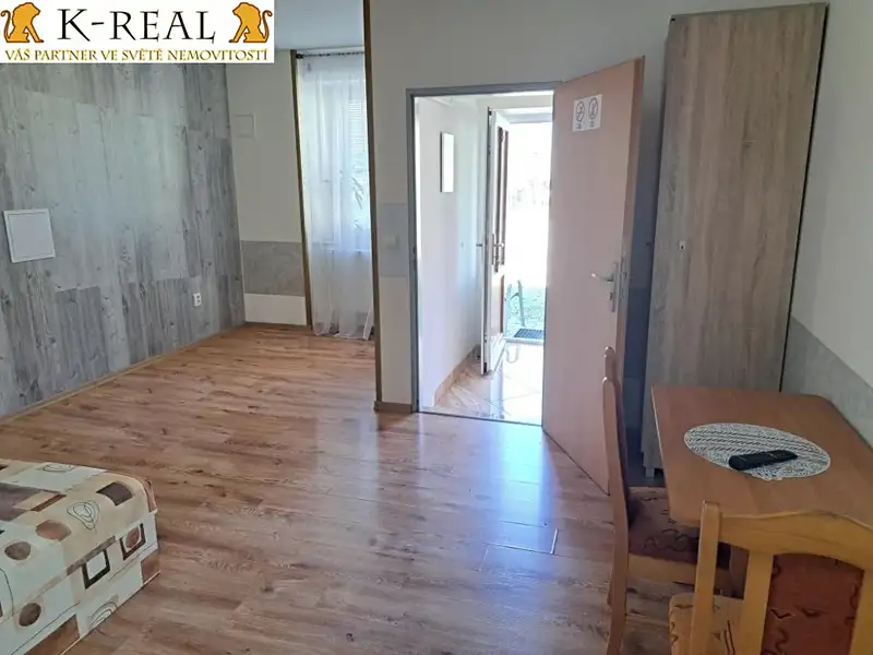 Pronájem bytu 1+kk 30 m², Jámy – náhled fotky 1