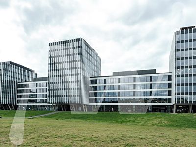 Pronájem kanceláře 1208 m²