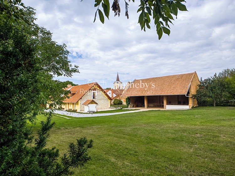 Haus zum Kauf, 350 m² (2 von 25)