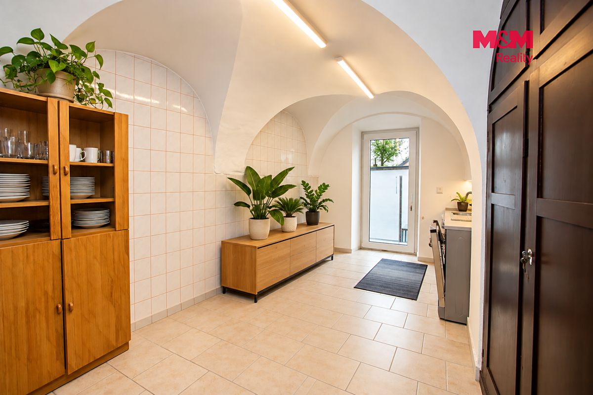 Prodej rodinného domu 320 m², pozemek 751 m² – fotografie 5
