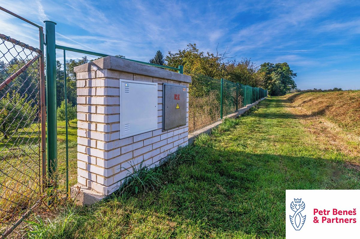 Prodej stavebního pozemku 2022 m² – fotografie 2