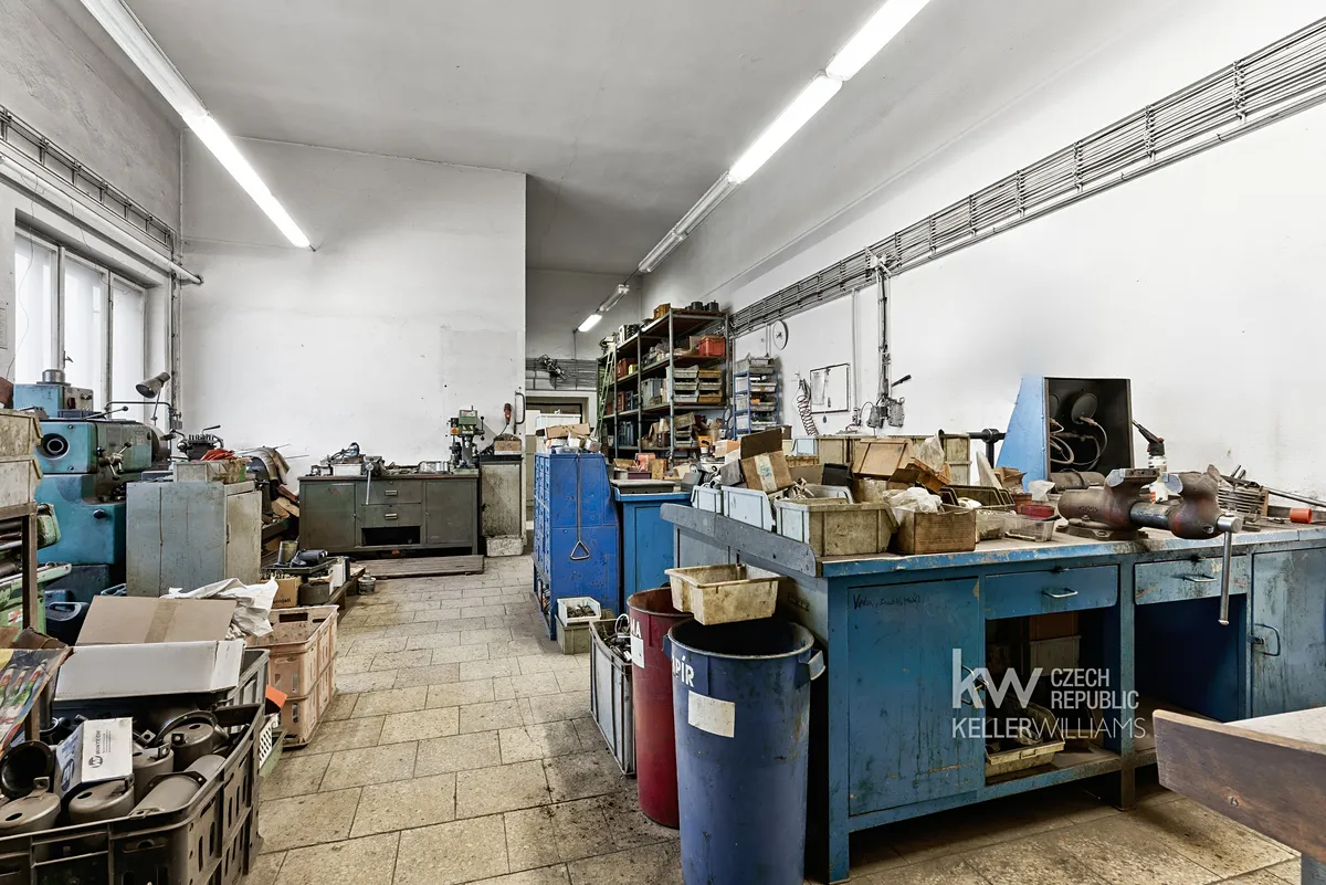 Prodej výrobní haly, prostoru 688 m²