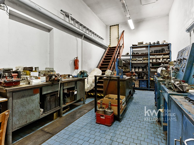 Prodej komerčního prostoru, 688 m² (19 z 32)