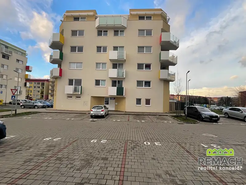 Pronájem garážového stání 19 m², Uherské Hradiště – náhled fotky 2
