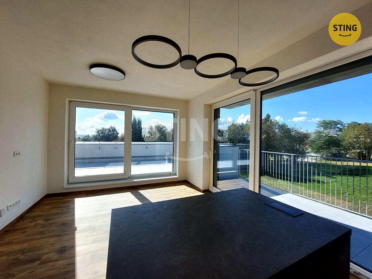 Pronájem bytu 2+kk 91 m² – fotografie 3