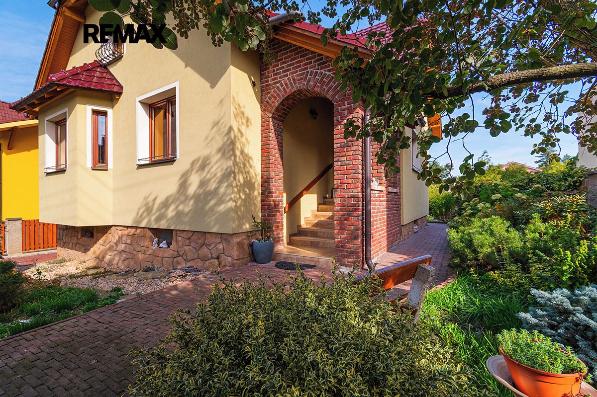 Prodej rodinného domu 207 m², pozemek 794 m² – fotografie 5