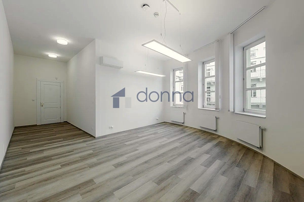 Pronájem kanceláře 156 m² – fotografie 4