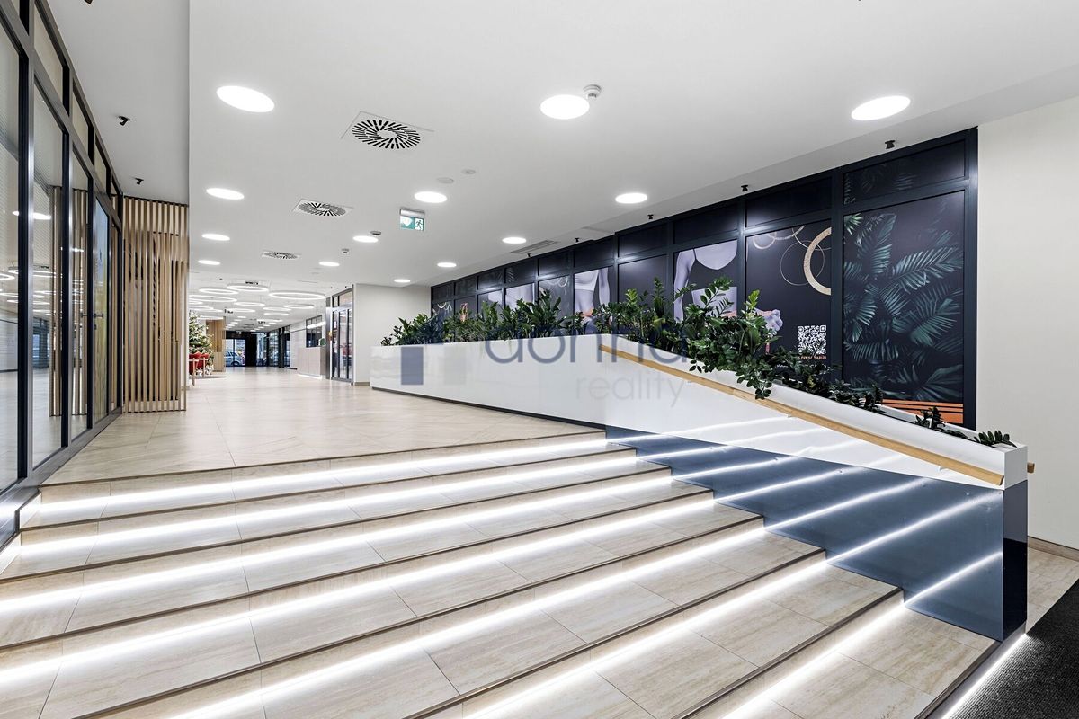 Pronájem obchodního prostoru 82 m² – fotografie 3